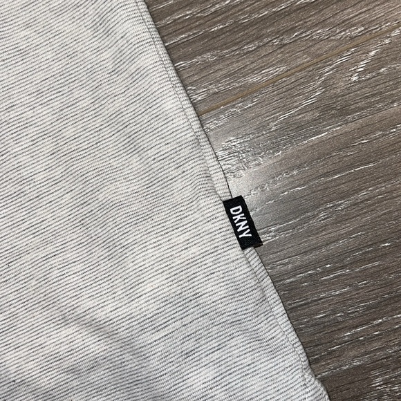 DKNY polo. Size L. NWT - Picture 4 of 5